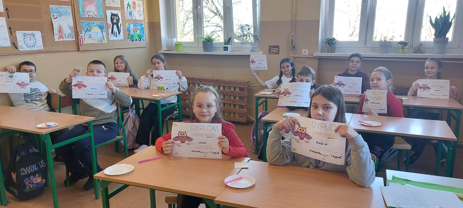 Dzieci z dyplomami