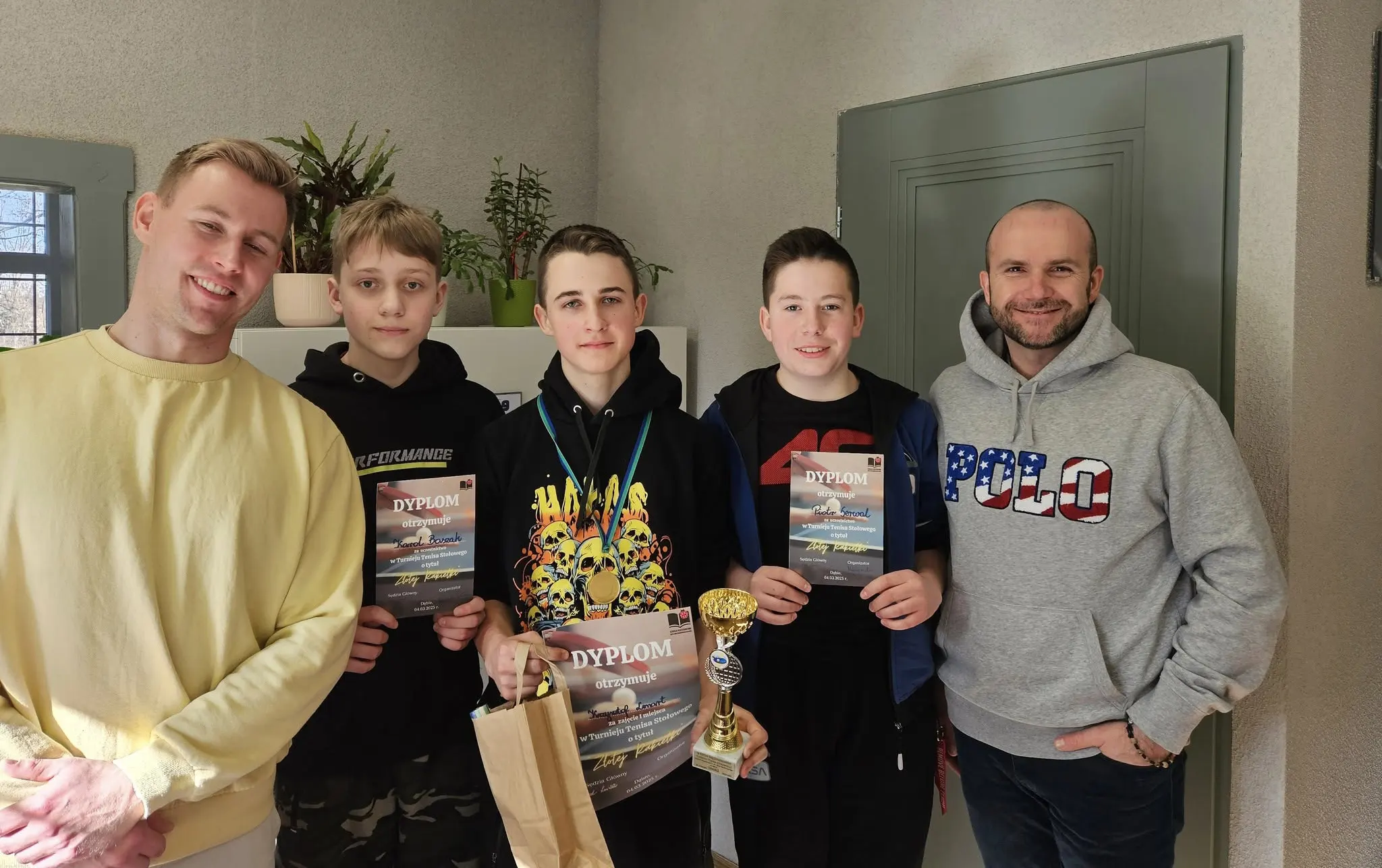 Uczniowie i wychowawca