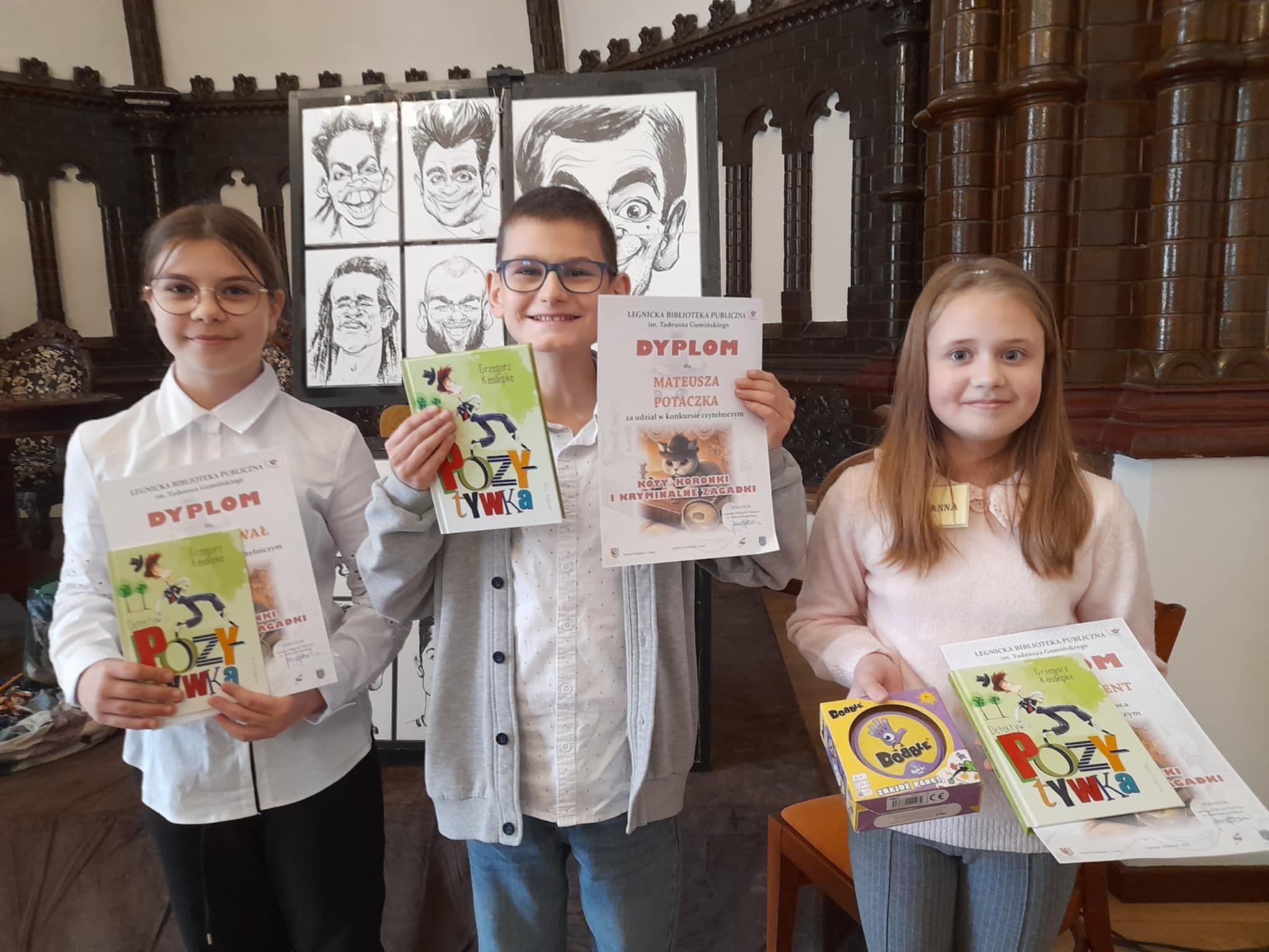 Troje dzieci z nagrodani